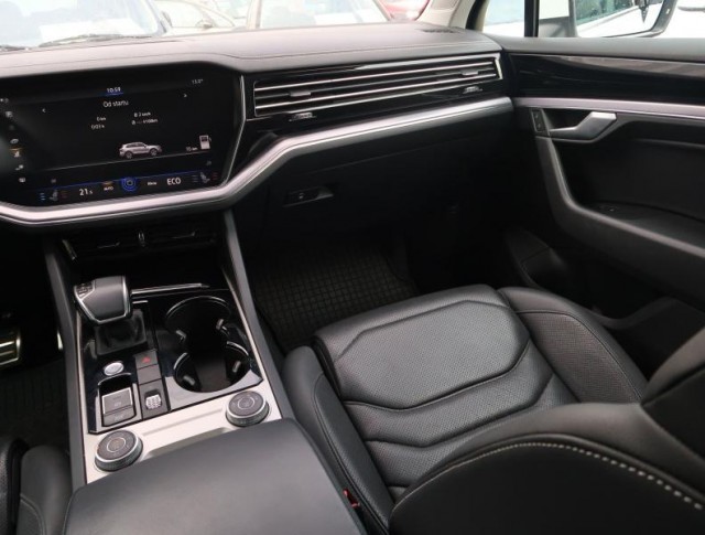 Volkswagen Touareg  3.0 TDI R-Line