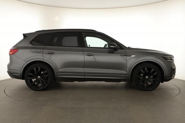 Volkswagen Touareg  3.0 TDI R-Line
