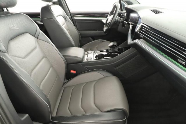 Volkswagen Touareg  3.0 TDI R-Line