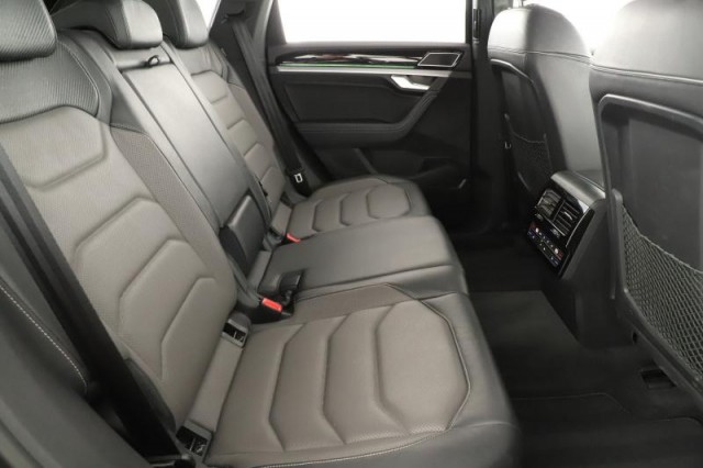 Volkswagen Touareg  3.0 TDI R-Line