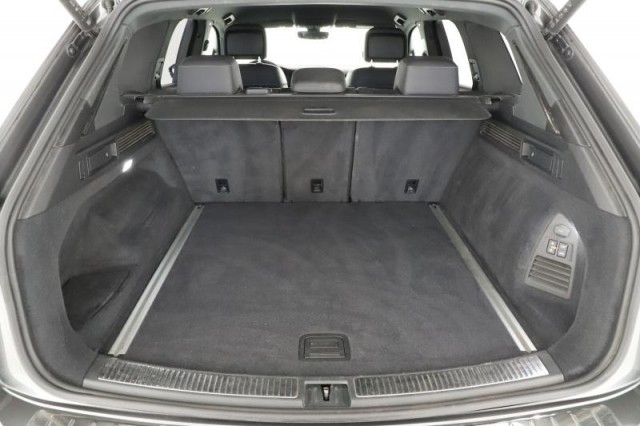 Volkswagen Touareg  3.0 TDI R-Line