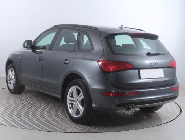 Audi Q5  2.0 TDI S line