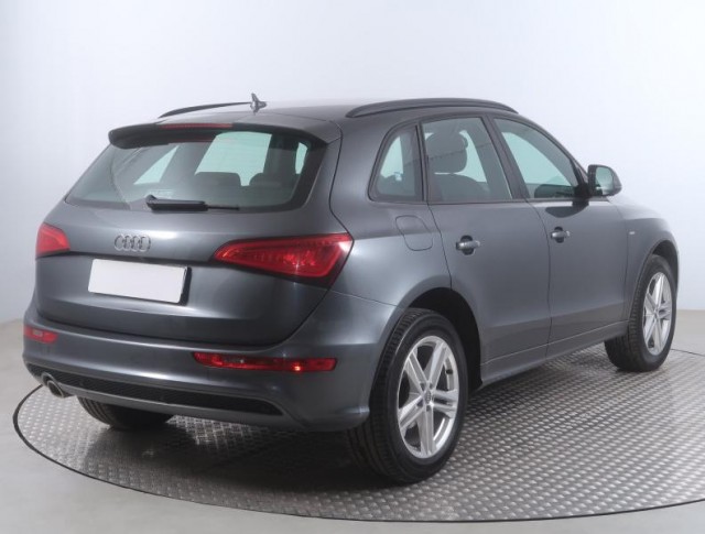 Audi Q5  2.0 TDI S line