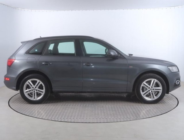 Audi Q5  2.0 TDI S line