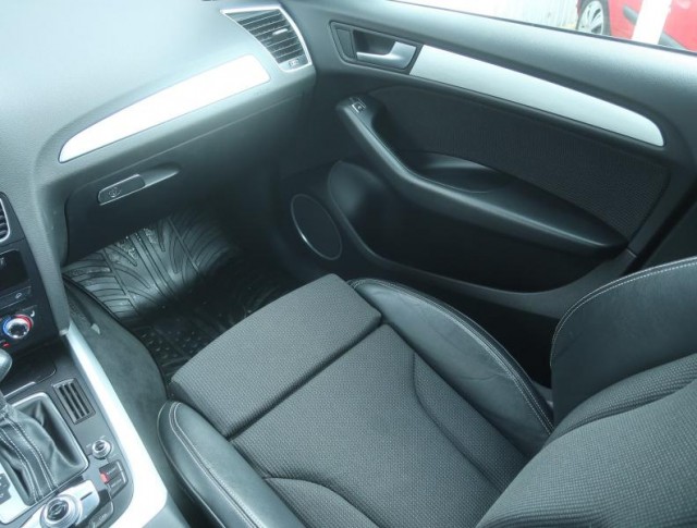 Audi Q5  2.0 TDI S line