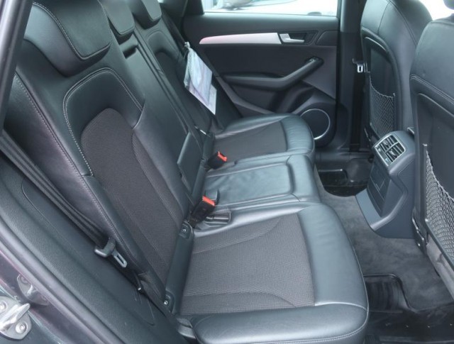 Audi Q5  2.0 TDI S line