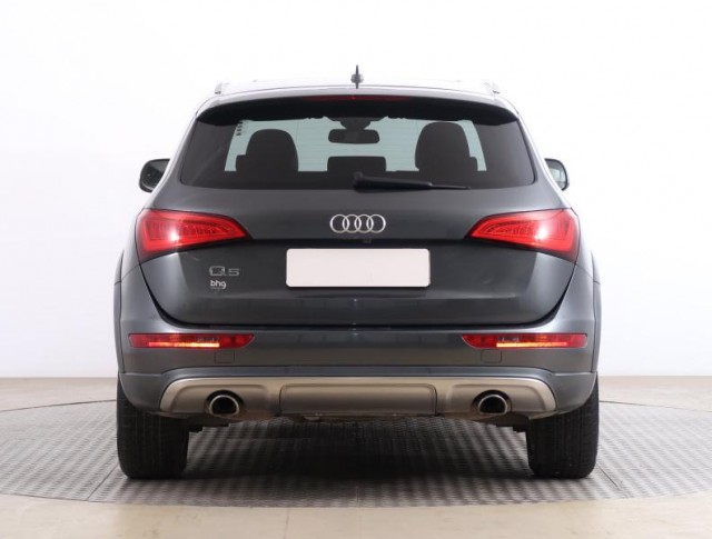 Audi Q5  3.0 TDI S line