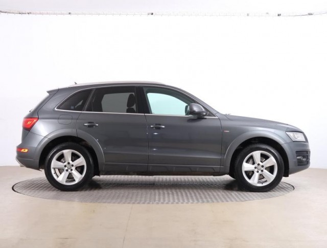 Audi Q5  3.0 TDI S line