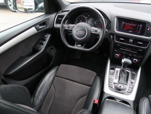 Audi Q5  3.0 TDI S line