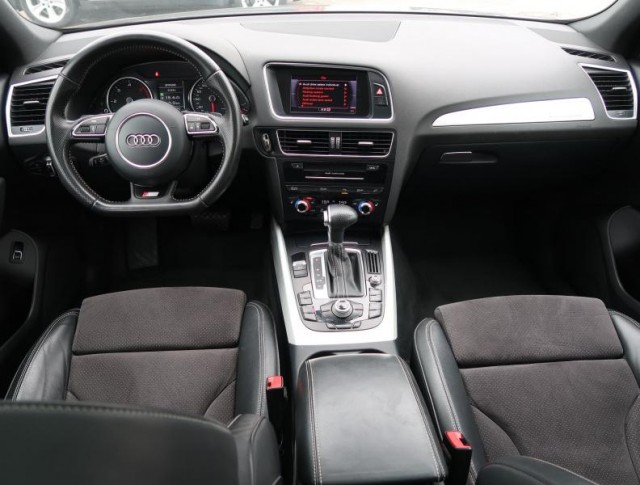 Audi Q5  3.0 TDI S line