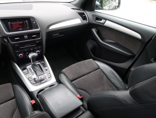 Audi Q5  3.0 TDI S line