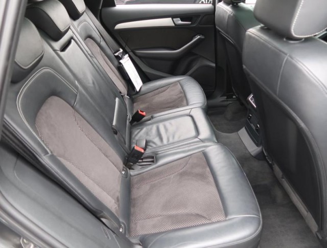 Audi Q5  3.0 TDI S line