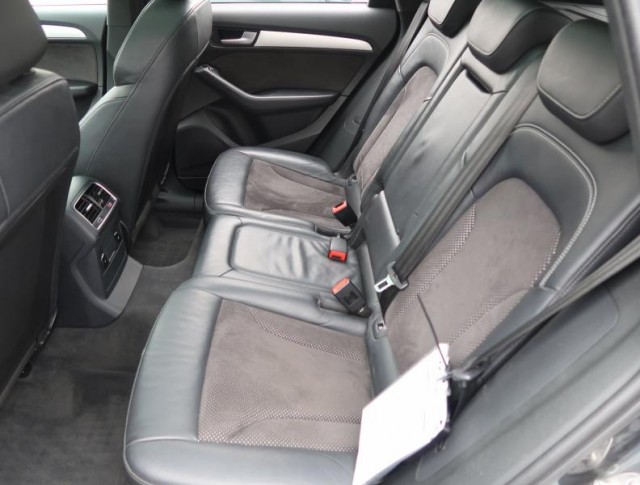 Audi Q5  3.0 TDI S line