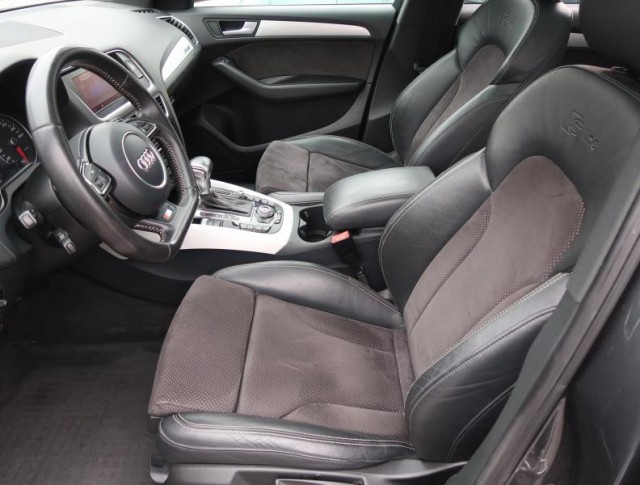 Audi Q5  3.0 TDI S line