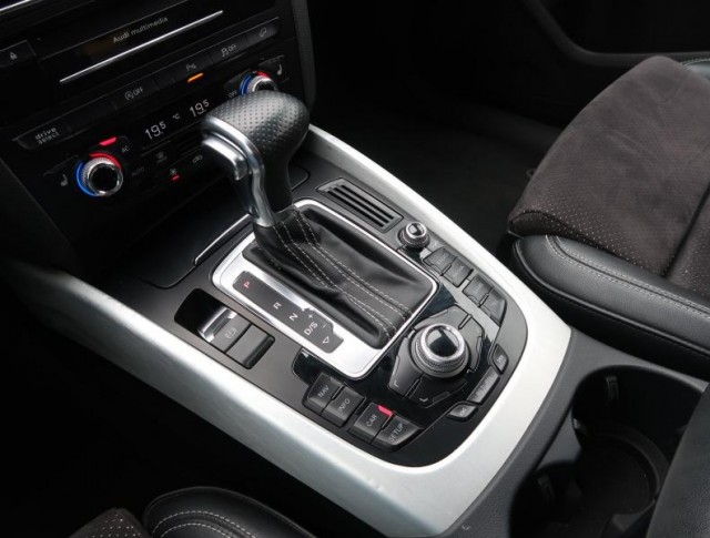 Audi Q5  3.0 TDI S line