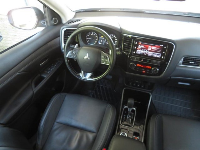 Mitsubishi Outlander  2.0 Intense