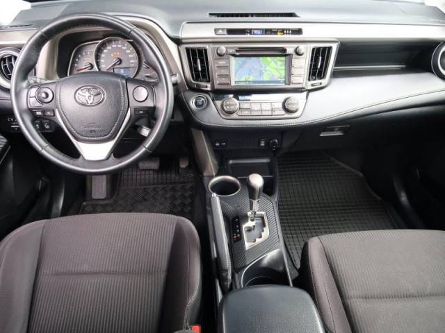 Toyota RAV 4  2.2 D-4D Style