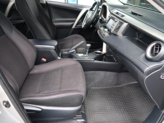 Toyota RAV 4  2.2 D-4D Style