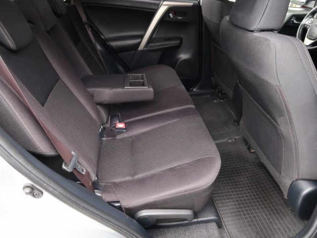 Toyota RAV 4  2.2 D-4D Style