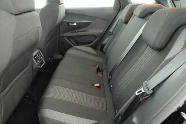 Peugeot 3008  1.2 PureTech Active Pack