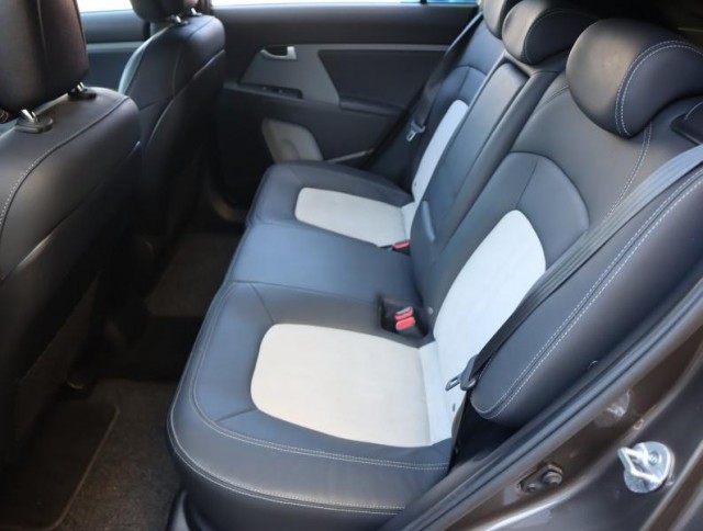 Kia Sportage  2.0 CRDi 