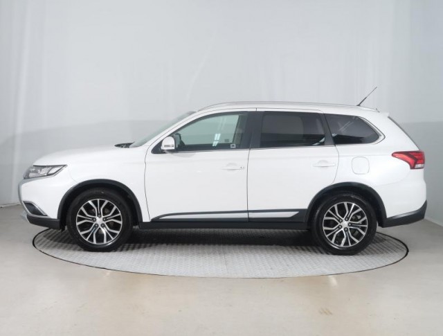 Mitsubishi Outlander  2.2 DI-D Invite