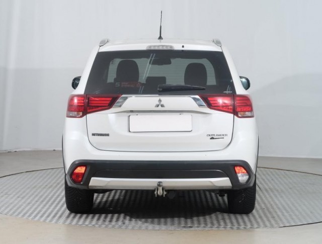 Mitsubishi Outlander  2.2 DI-D Invite