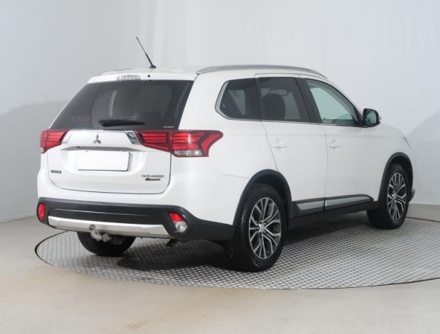 Mitsubishi Outlander  2.2 DI-D Invite