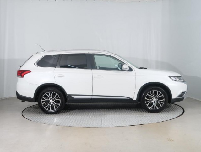Mitsubishi Outlander  2.2 DI-D Invite