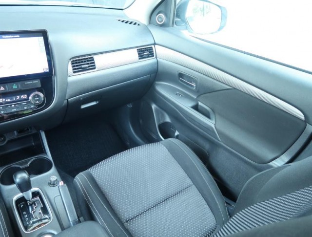 Mitsubishi Outlander  2.2 DI-D Invite
