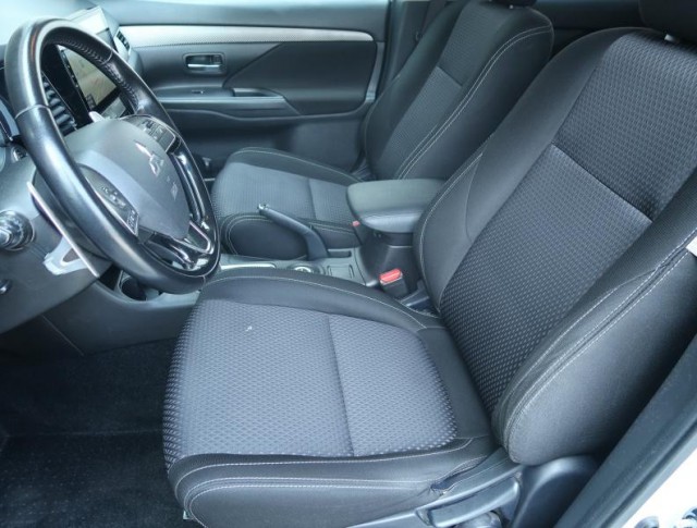 Mitsubishi Outlander  2.2 DI-D Invite