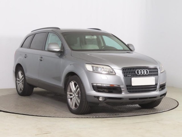 Audi Q7  3.0 TDI .