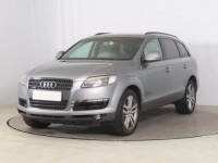 Audi Q7  3.0 TDI .