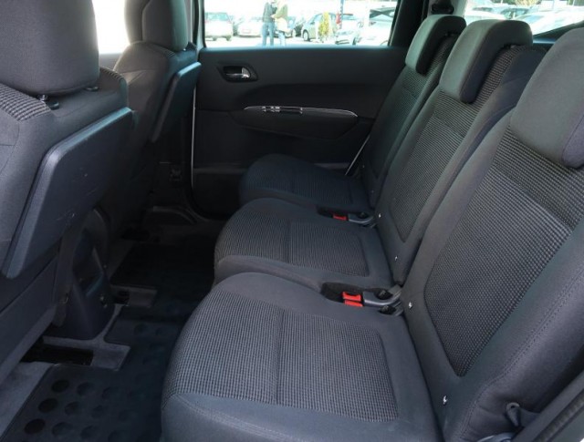 Peugeot 5008  1.6 HDi 