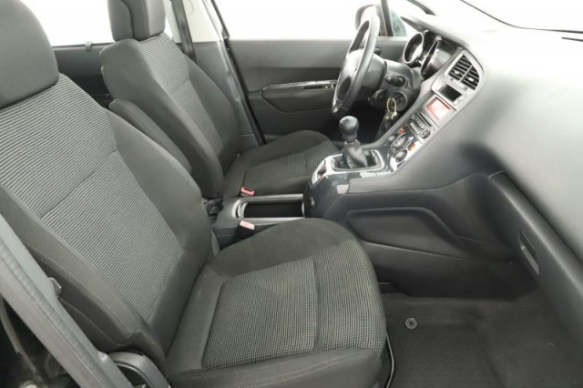 Peugeot 5008  1.6 HDi 