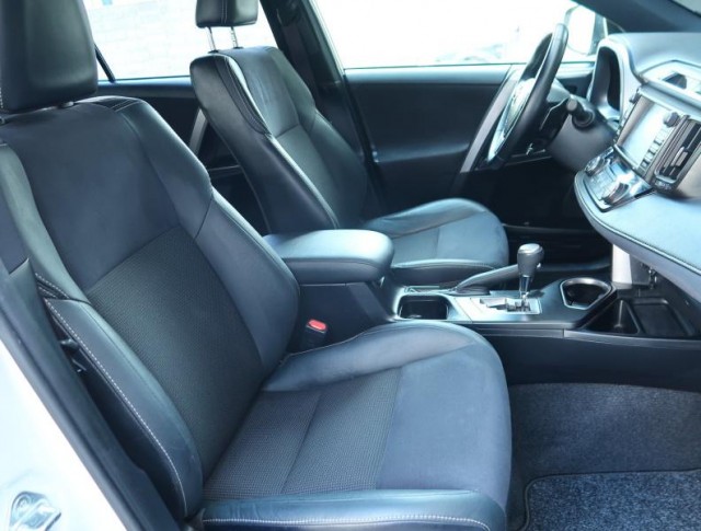 Toyota RAV 4  2.0 VVT-i 