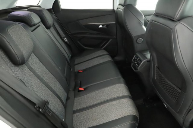 Peugeot 3008  1.5 BlueHDi 