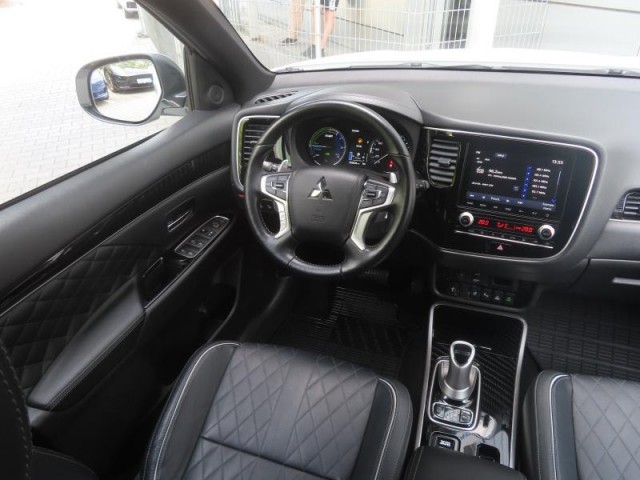 Mitsubishi Outlander  2.4 PHEV Instyle