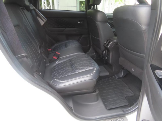 Mitsubishi Outlander  2.4 PHEV Instyle