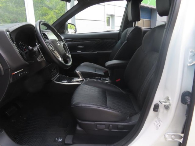 Mitsubishi Outlander  2.4 PHEV Instyle