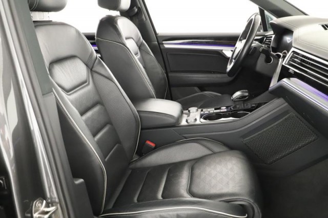 Volkswagen Touareg  3.0 TDI R-Line