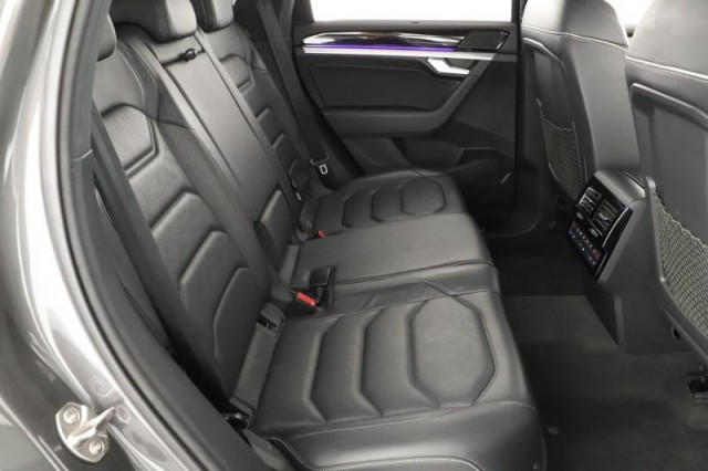 Volkswagen Touareg  3.0 TDI R-Line