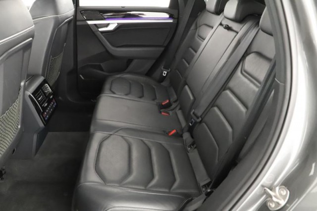 Volkswagen Touareg  3.0 TDI R-Line