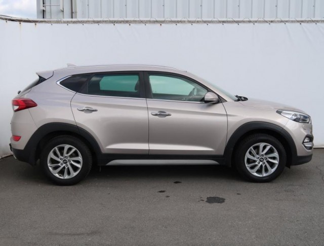 Hyundai Tucson  2.0 CRDi 