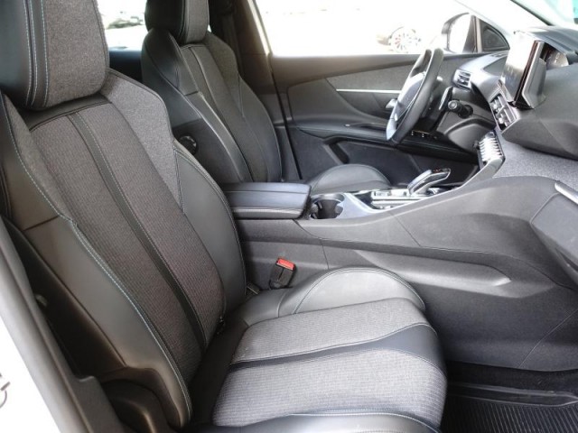 Peugeot 3008  1.5 BlueHDi Allure