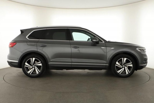 Volkswagen Touareg  3.0 TDI 