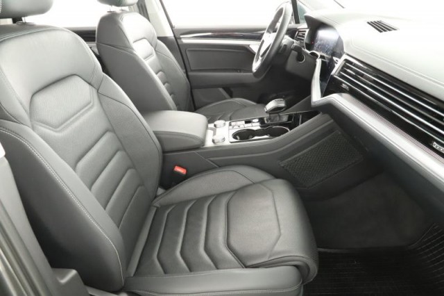 Volkswagen Touareg  3.0 TDI 