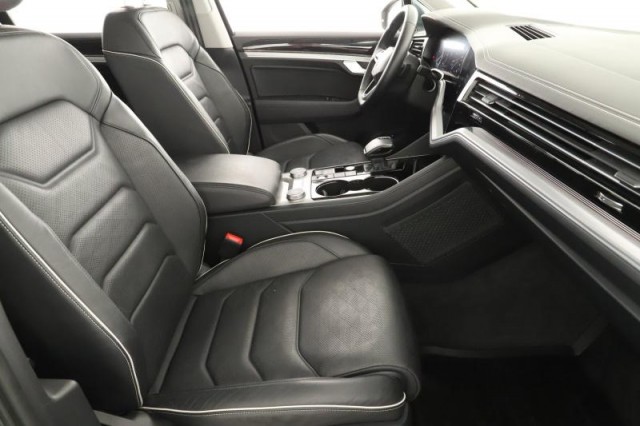 Volkswagen Touareg  3.0 TDI 