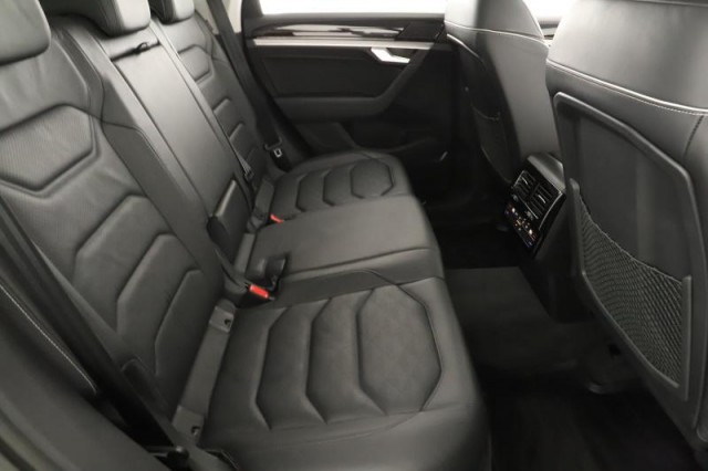 Volkswagen Touareg  3.0 TDI 