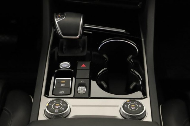 Volkswagen Touareg  3.0 TDI 